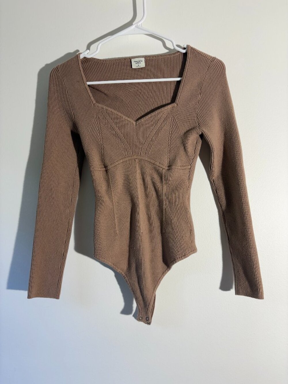 Abercrombie & Fitch Ribbed Corset Sweetheart Long Sleeve Knit Bodysuit Taupe - M